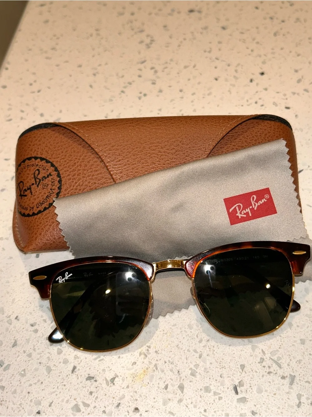Ray-Ban Clubmaster Sunglasses in Tortoiseshell and Gold with cleaning cloth & ca